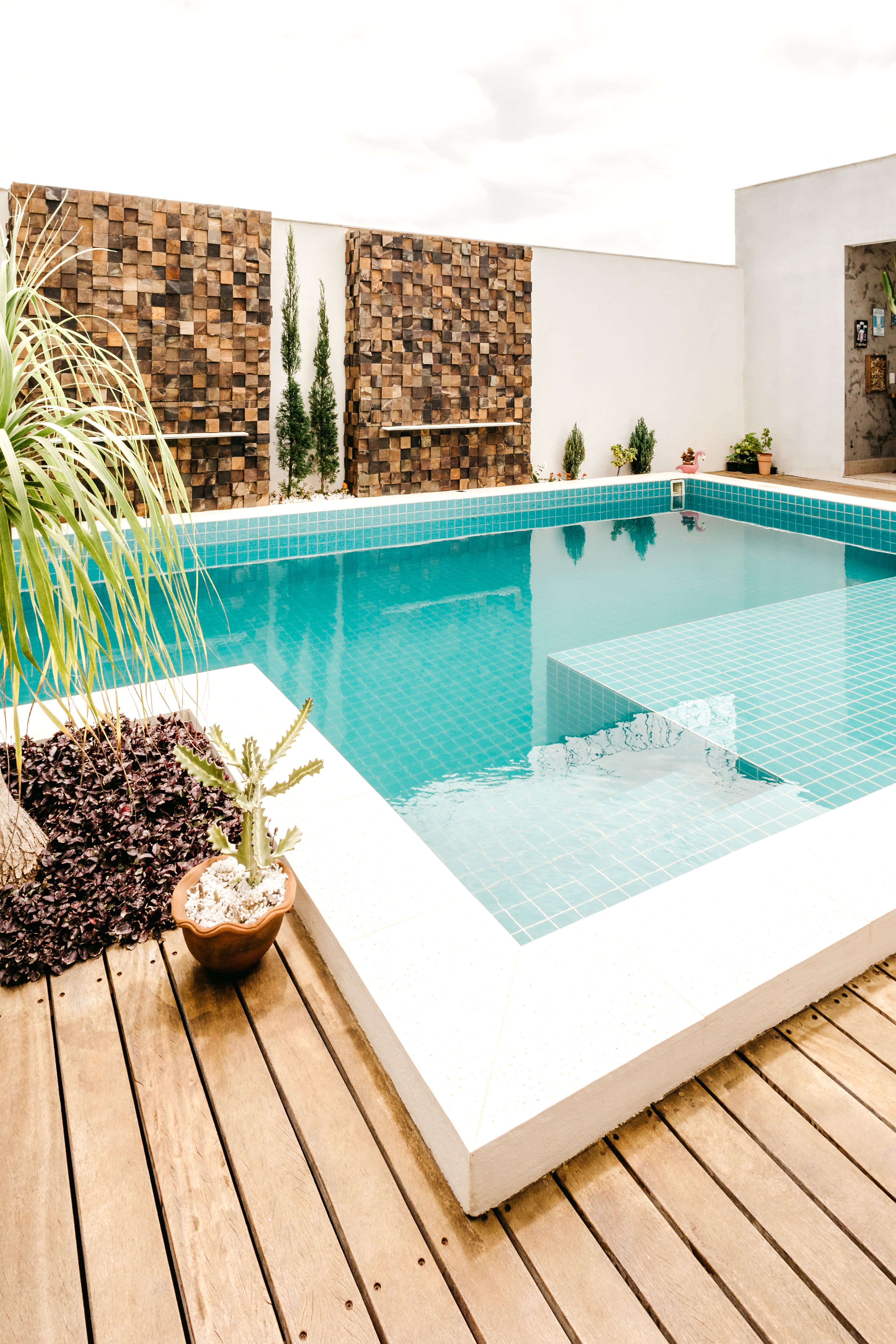 Projeto moderno de piscina residencial construída em Porto Velho
